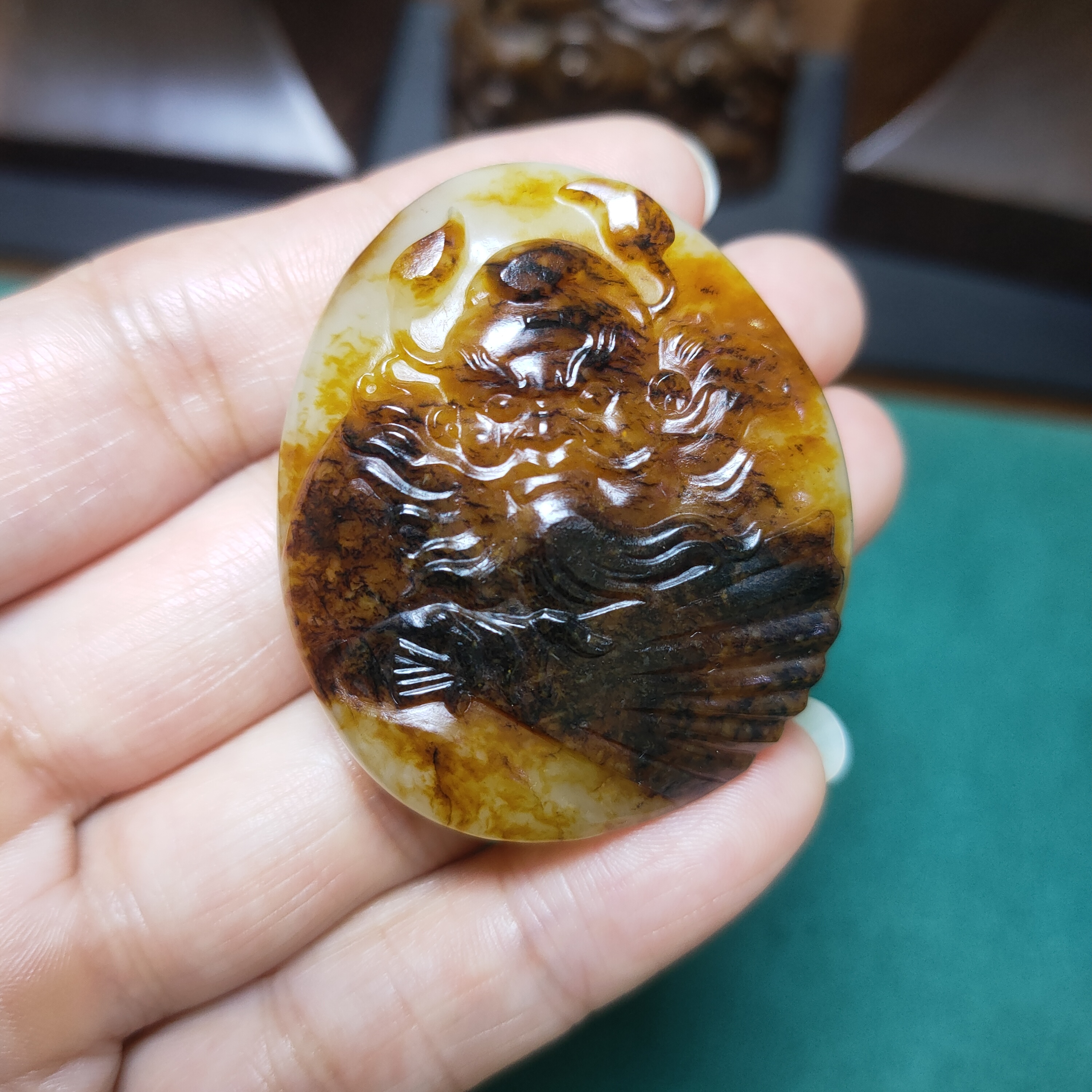 和田玉钟馗   天然黑红皮色 苏工精雕