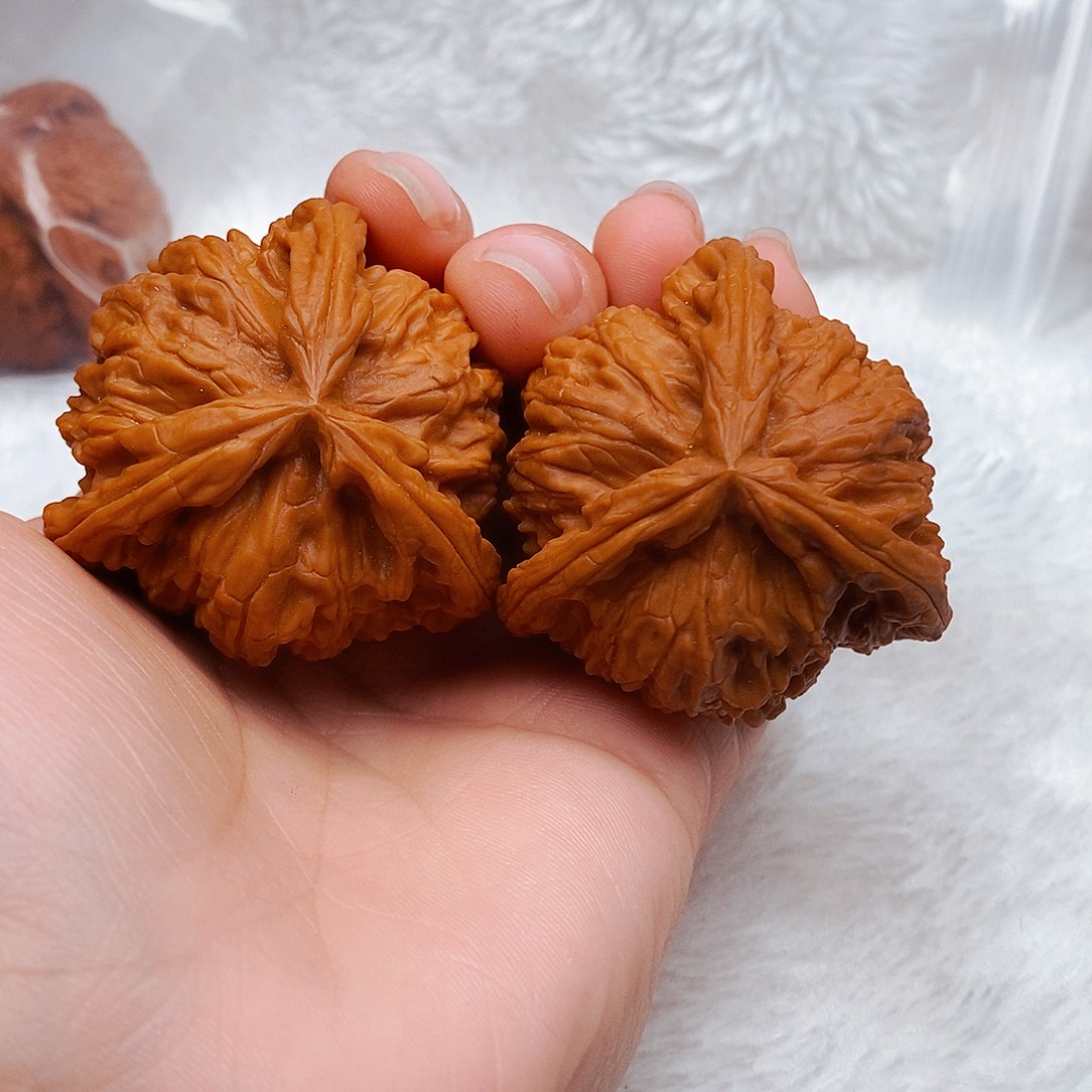 用***2文玩核桃吊坠三棱