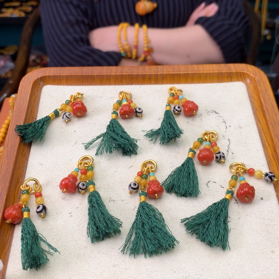 蜜蜡未镶嵌吊坠(不含链)多样性发一