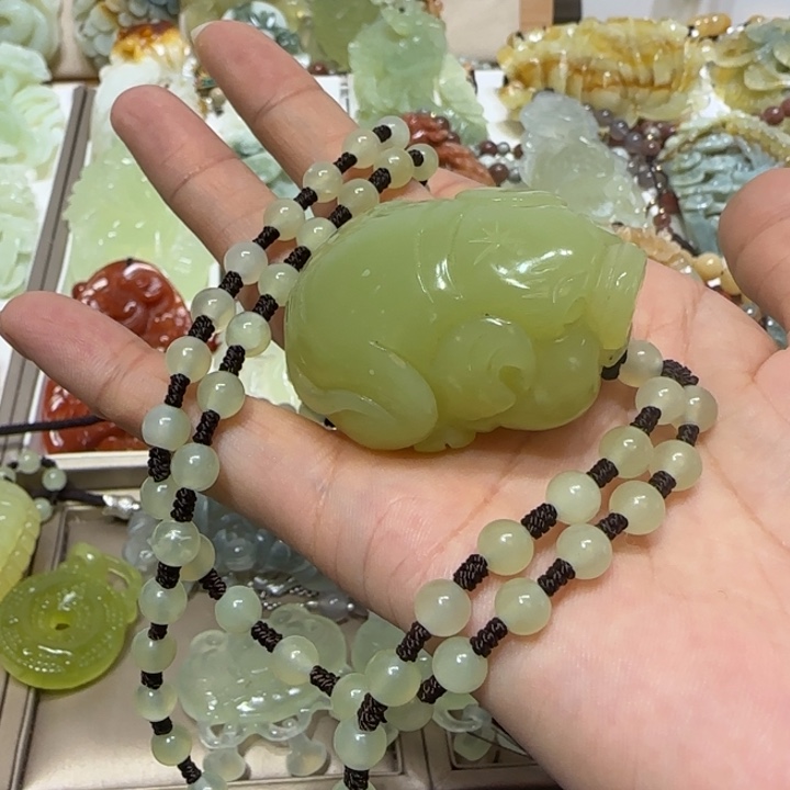 蛇纹石玉吊坠未镶嵌