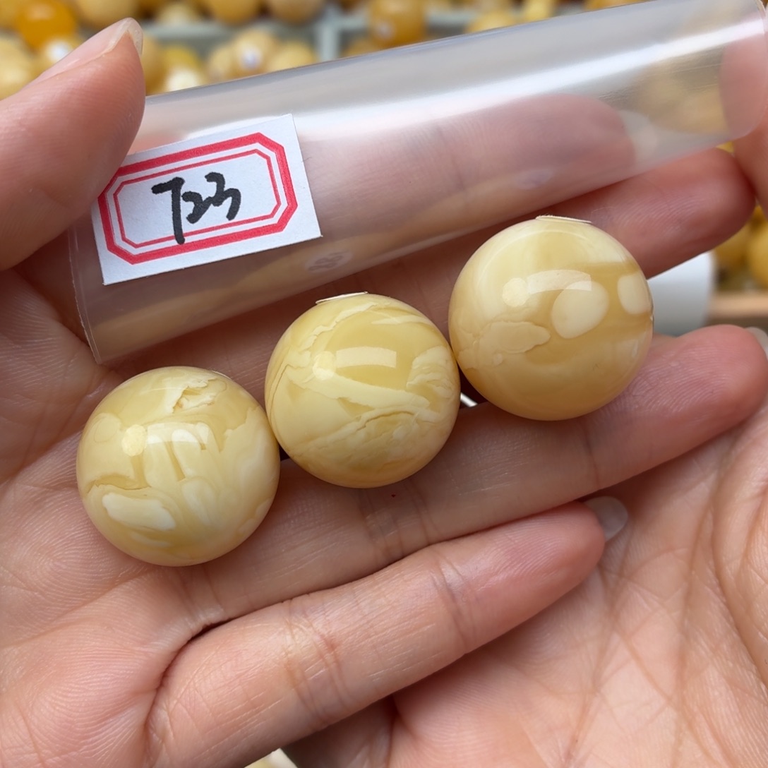 小***福蜜蜡未镶嵌裸石23+蜜蜡