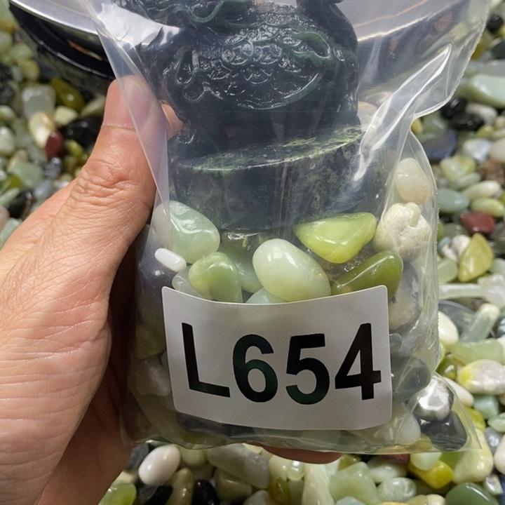 蛇纹石玉鱼缸石未镶嵌