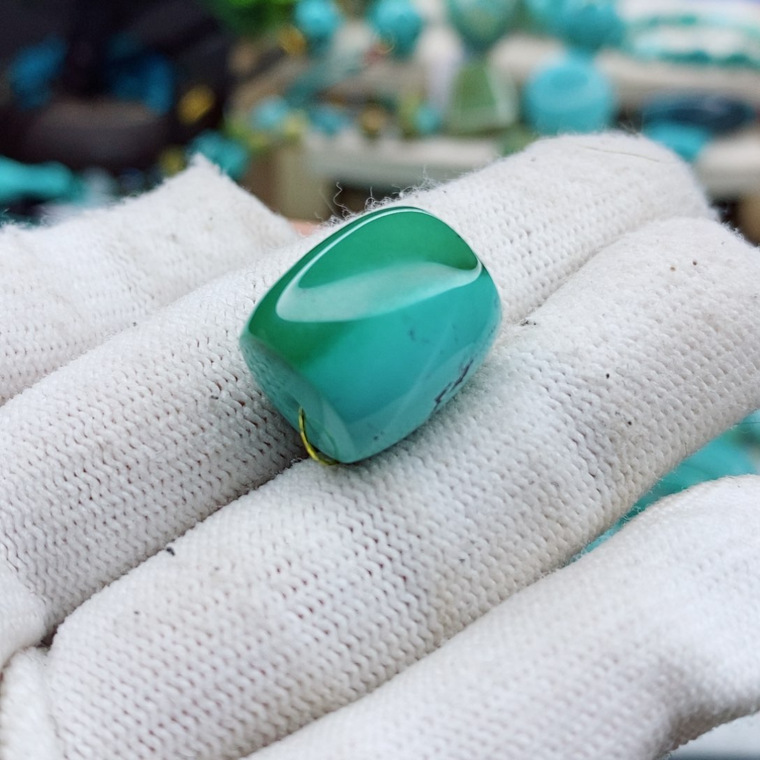 绿松石颈饰未镶嵌