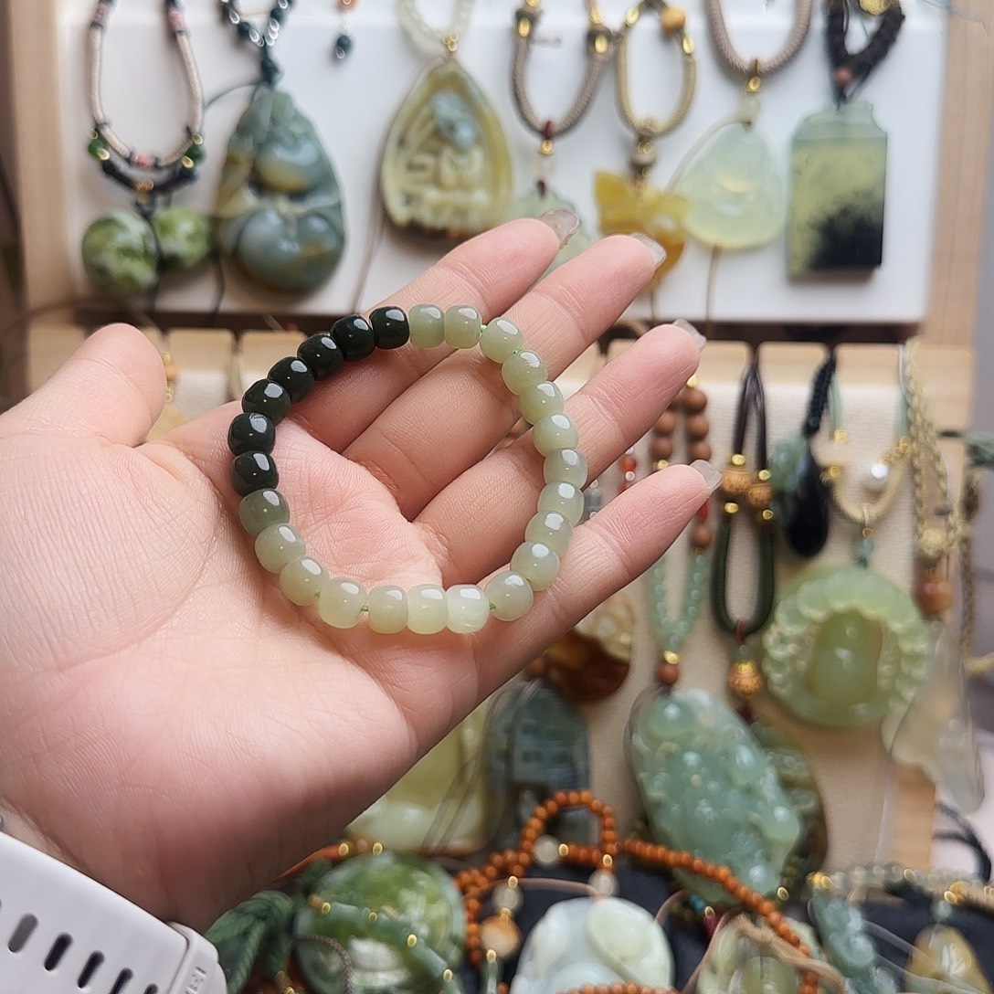 逆***茹蛇纹石玉合金颈饰