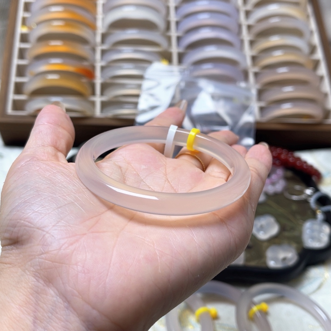 南***栀玛瑙/玉髓手镯未镶嵌