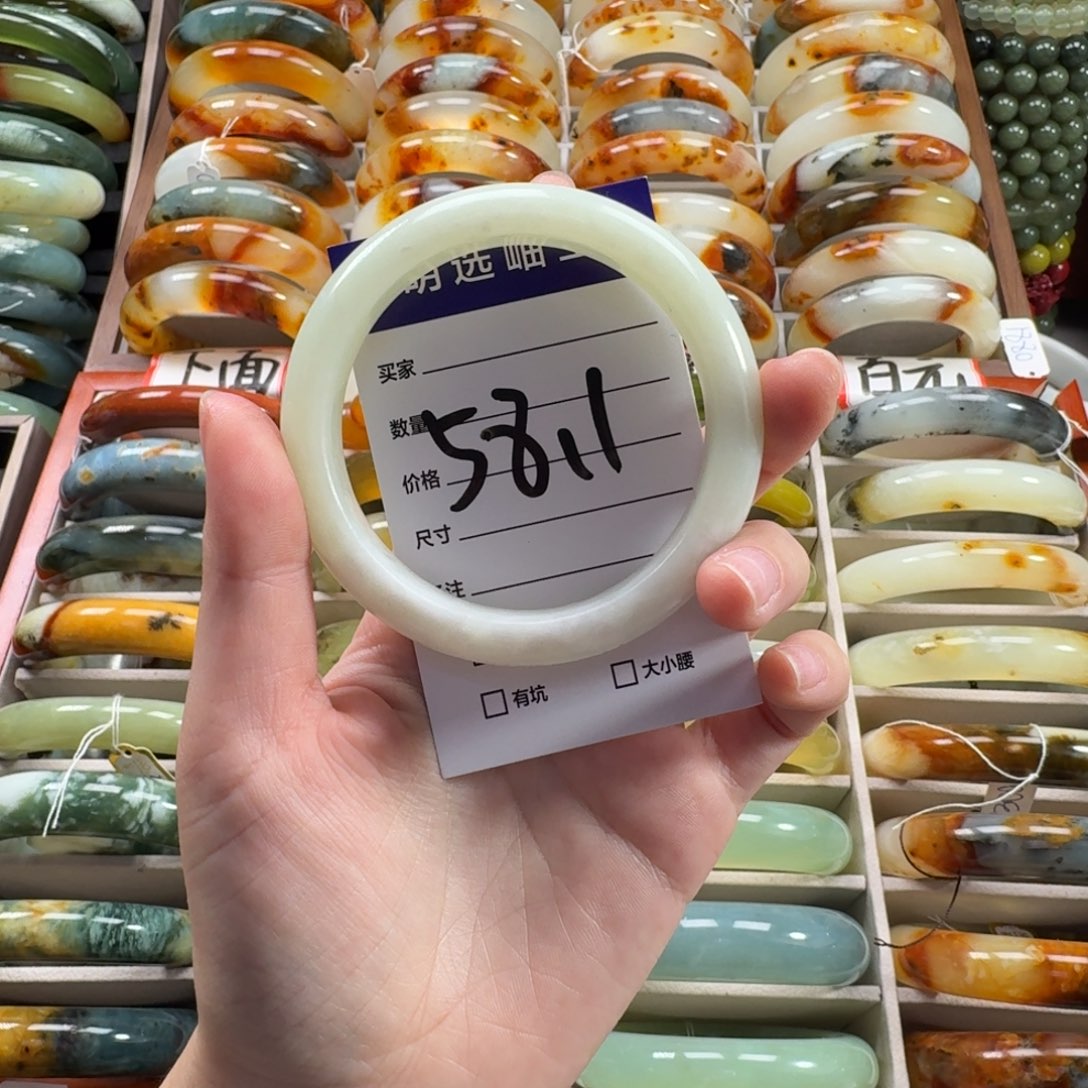 蛇纹石玉未镶嵌手镯