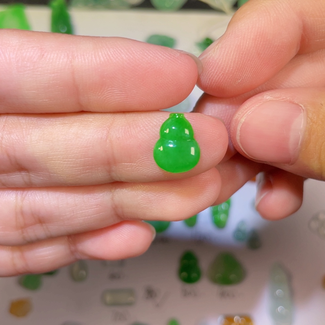 翡翠未镶嵌颈饰裸石