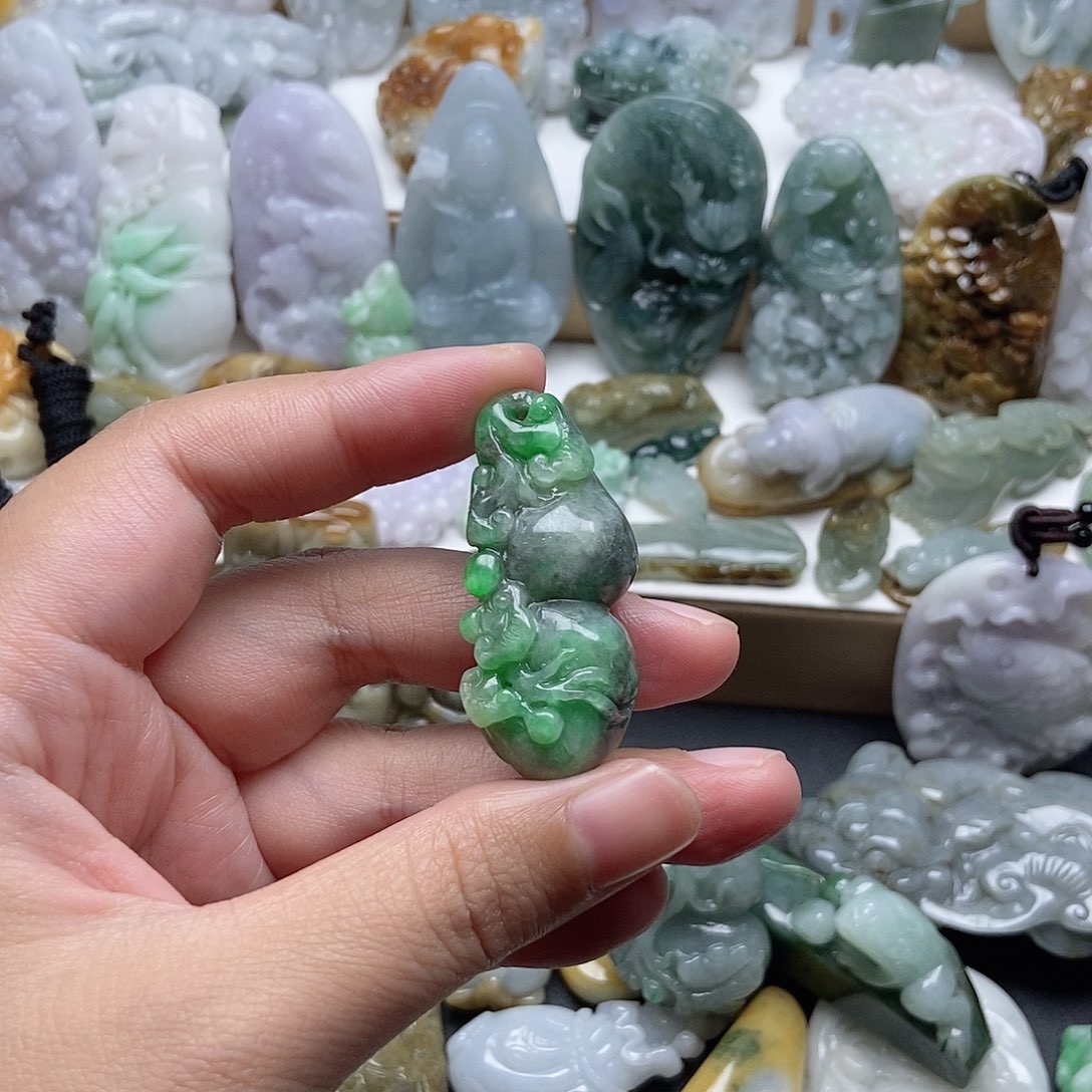 3***鞋翡翠未镶嵌颈饰翡翠