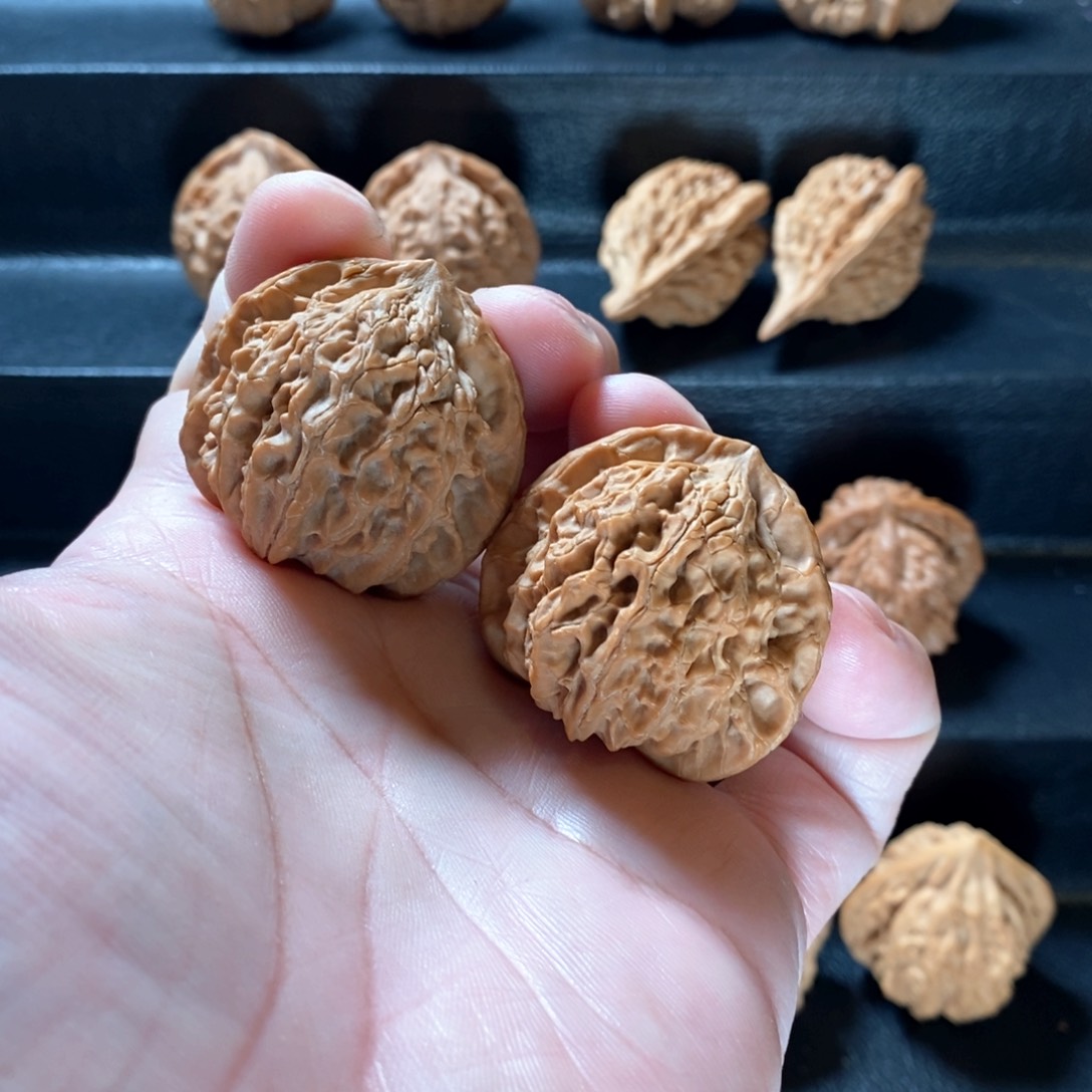 桃核把件野生原树唐山公子帽40