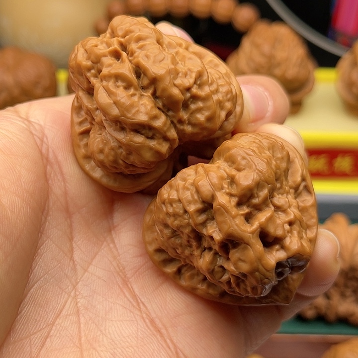 桃核把件一**人40三角蛤蟆头精