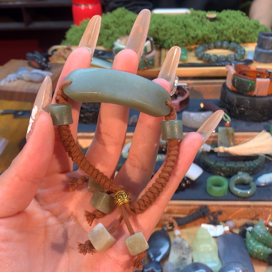 石***晨和田玉（糖玉）未镶嵌挂件