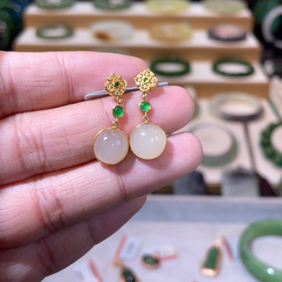 和田玉收藏级藕粉耳饰18K金镶嵌