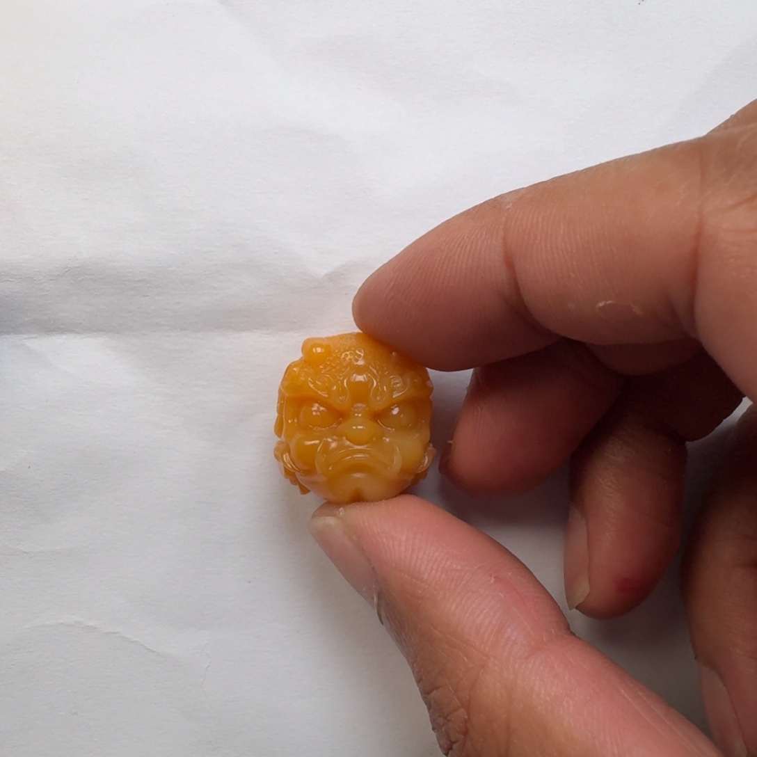 石英质玉（缅黄）未镶嵌颈饰龙九子之一兽头