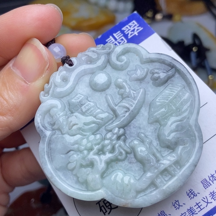 翡翠颈饰未镶嵌翡翠