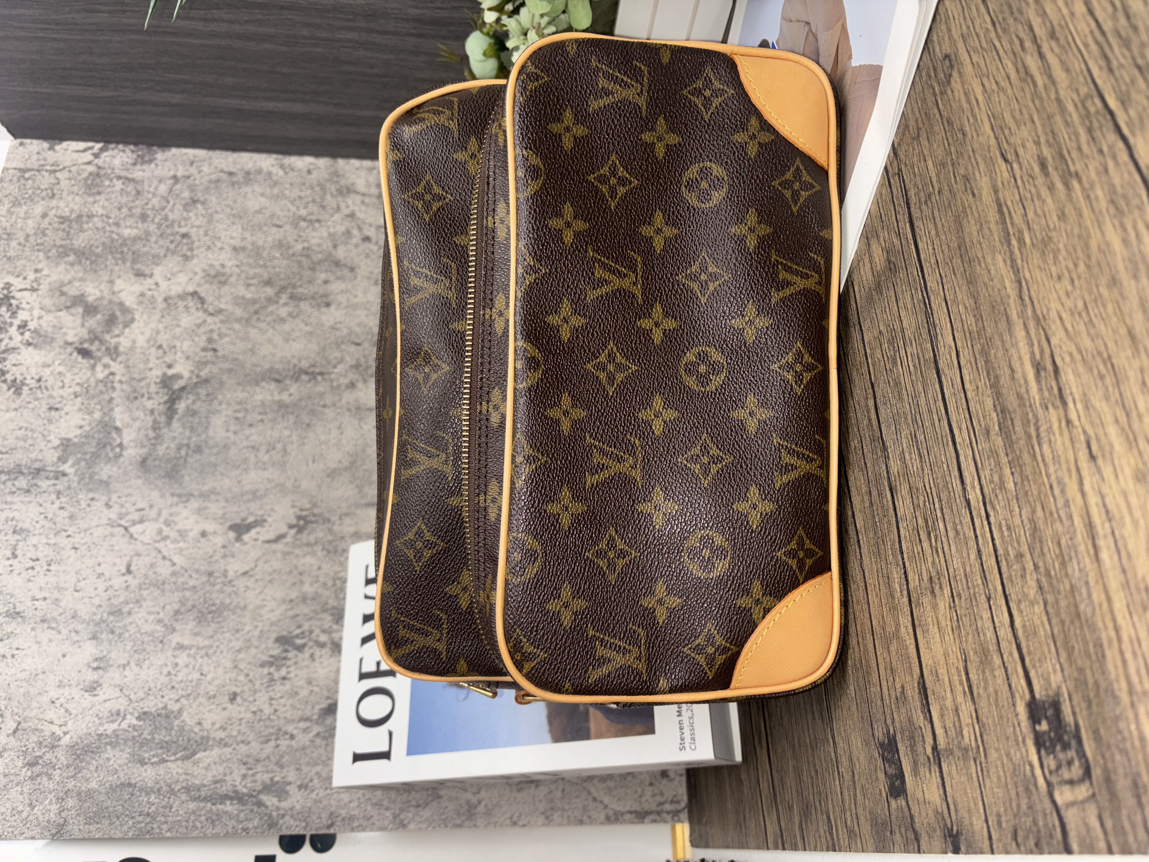 修复品LouisVuitton（敏）双层相机包正品植鞣革换新
