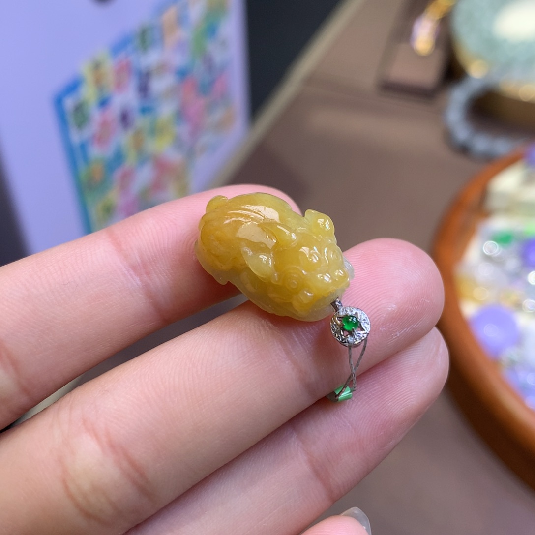 翡翠18K金镶嵌颈饰翡翠