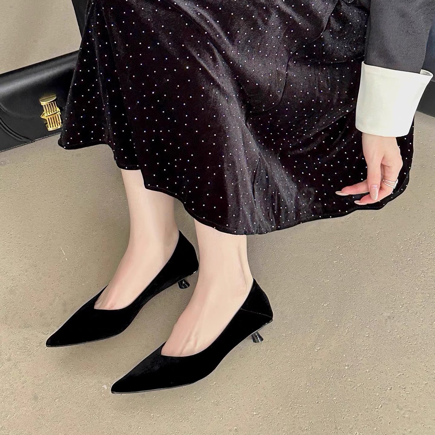 法式复古风尖头绒面浅口细跟高跟鞋女通勤风百搭单鞋 YD 25196