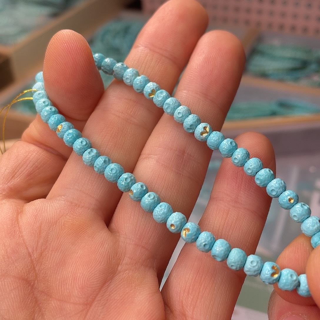 绿松石未镶嵌颈饰