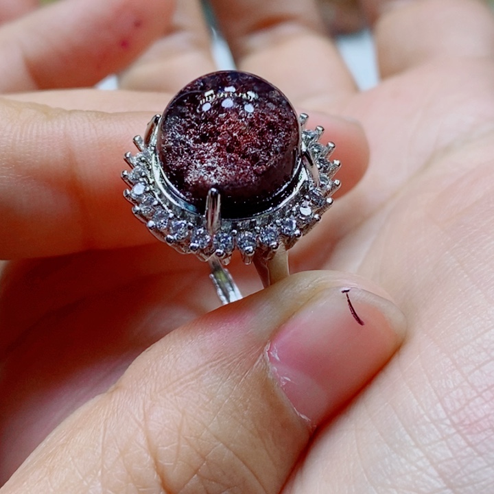 水晶颈饰未镶嵌。