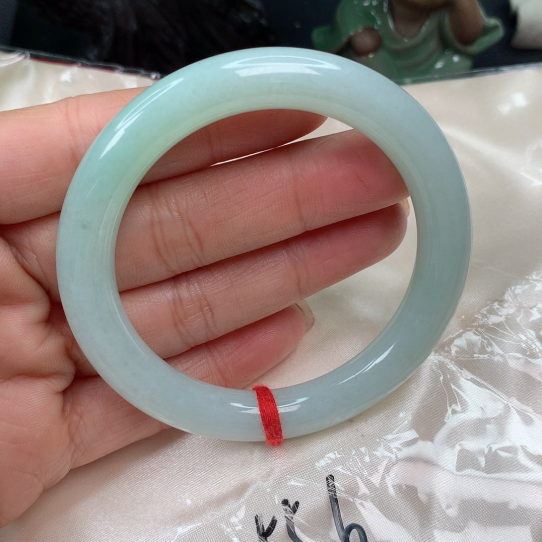 翡翠手镯未镶嵌......…..