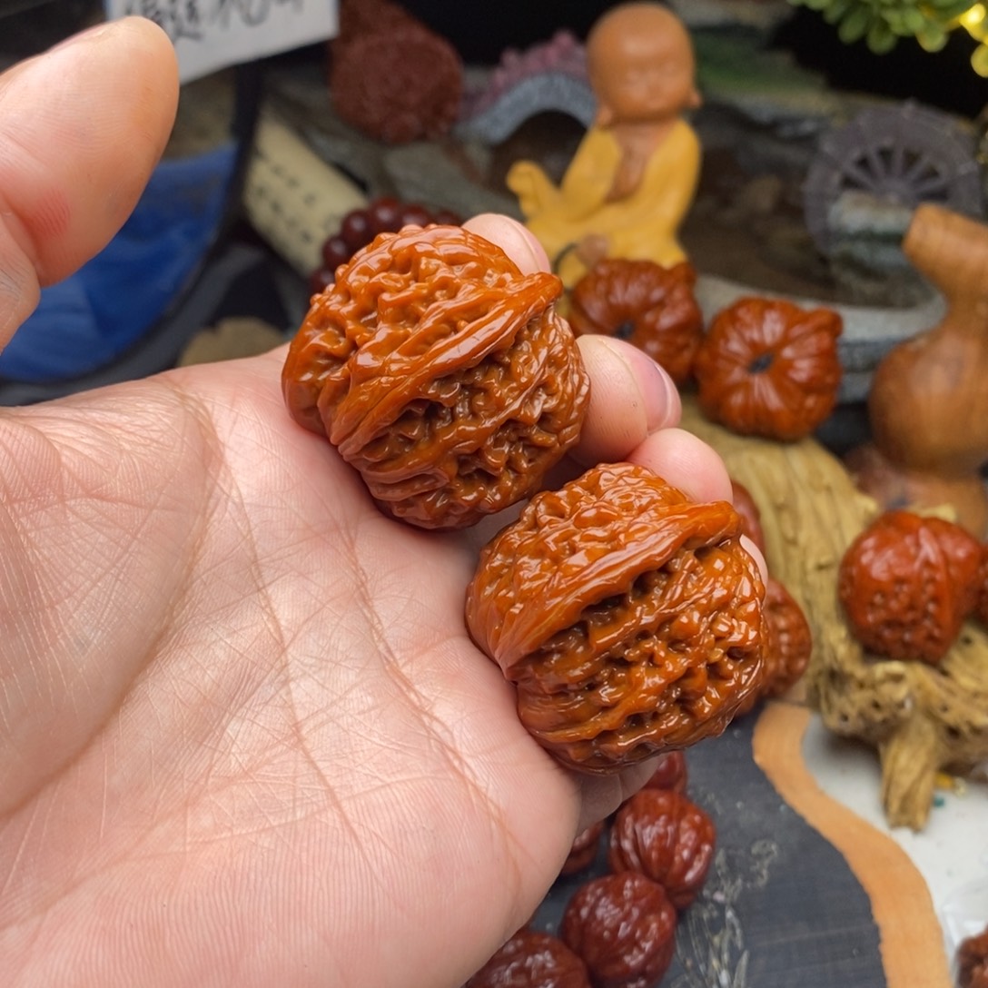 。***孙文玩核桃把件四楼