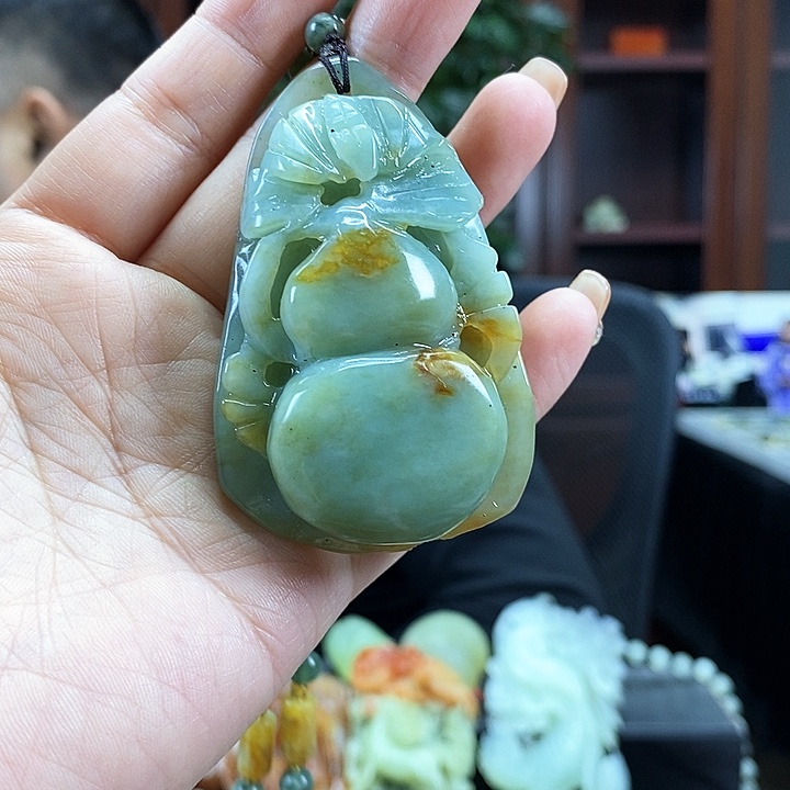 蛇纹石玉吊坠未镶嵌