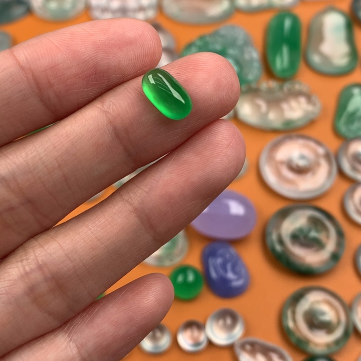 翡翠挂件未镶嵌….