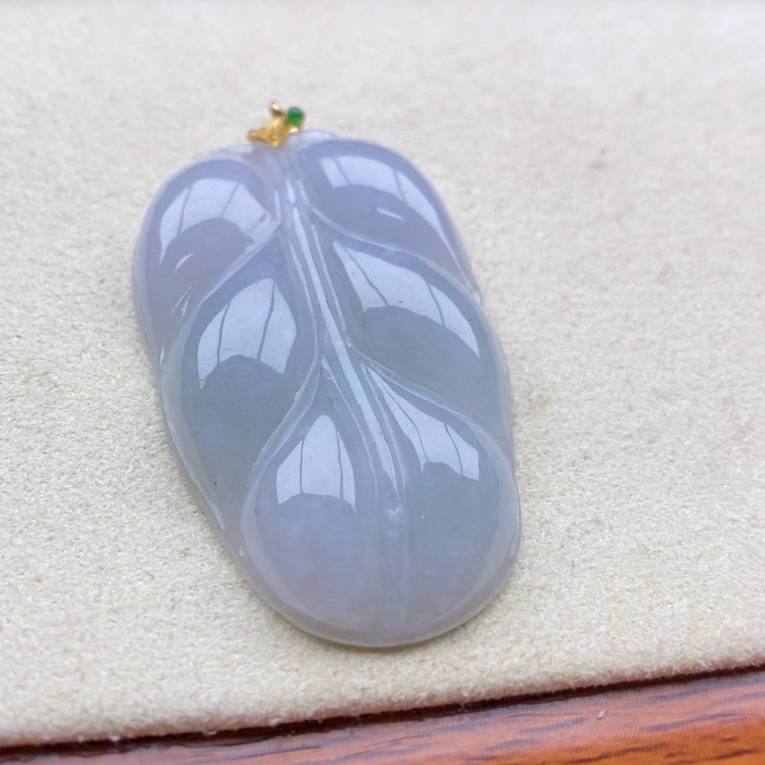 翡翠18K金镶嵌颈饰吊坠47