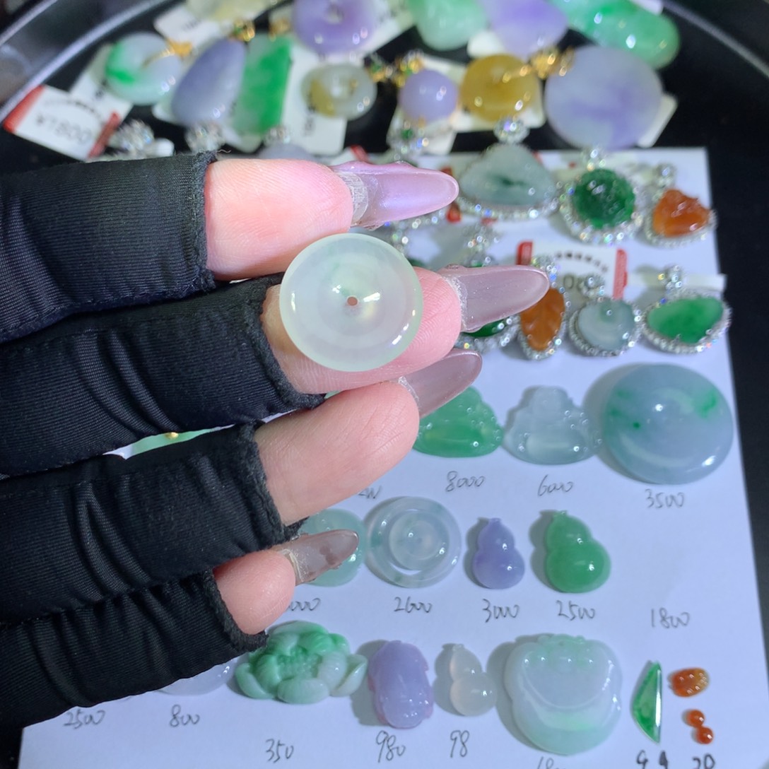 翡翠裸石未镶嵌冰扣子