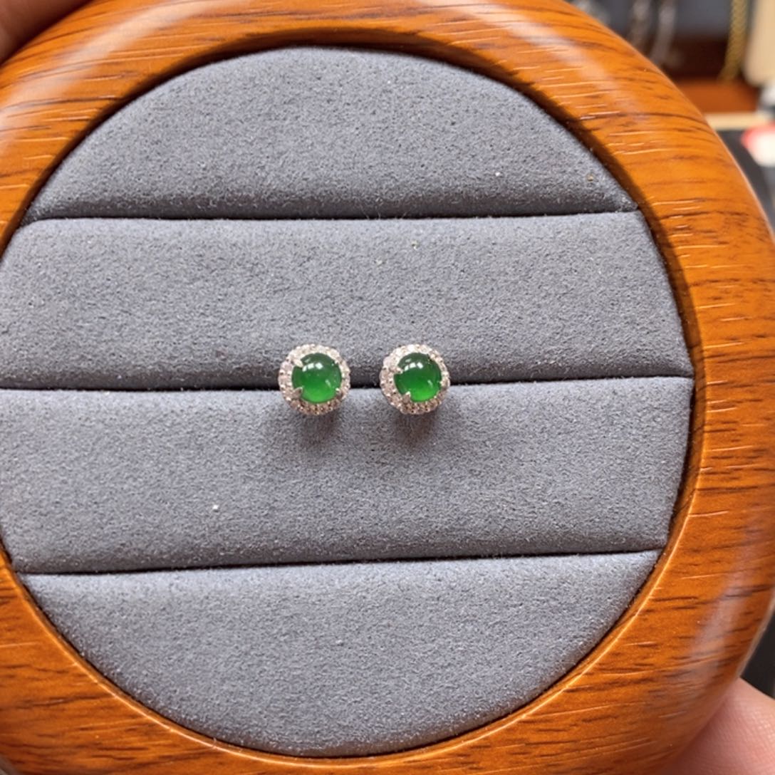 翡翠颈饰银S925镶嵌L*V翡翠耳钉