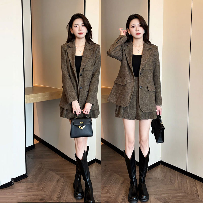 减龄显瘦复古棕色西装外套女秋冬宽松高级感气质外套+短裙两件套