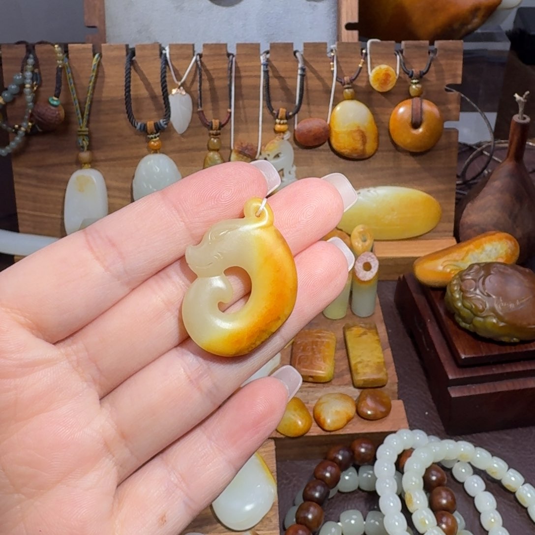 和田玉颈饰未镶嵌