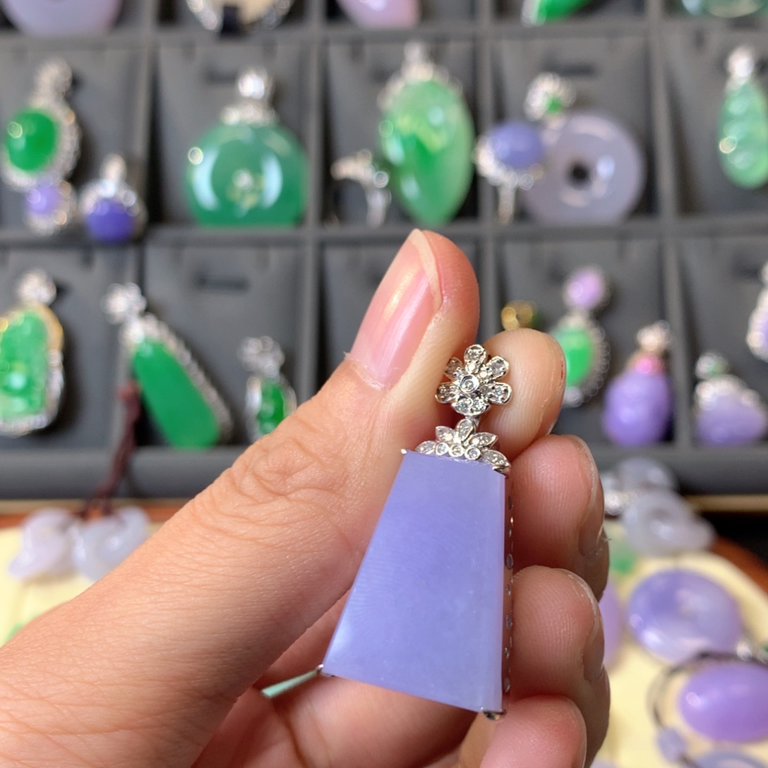 翡翠颈饰18K金镶嵌吊坠