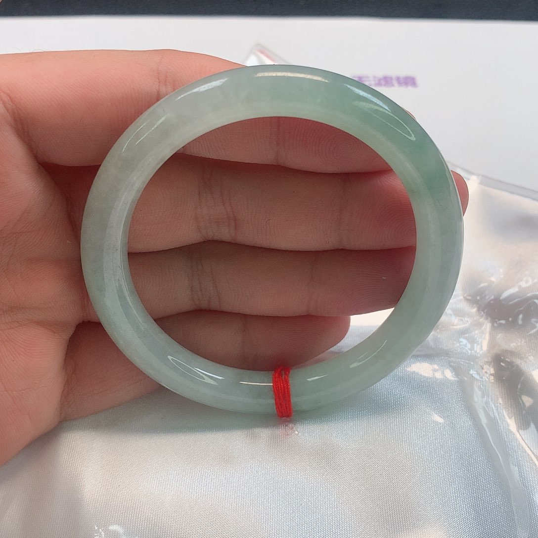 翡翠手镯（圆镯）未镶嵌小****?66号
