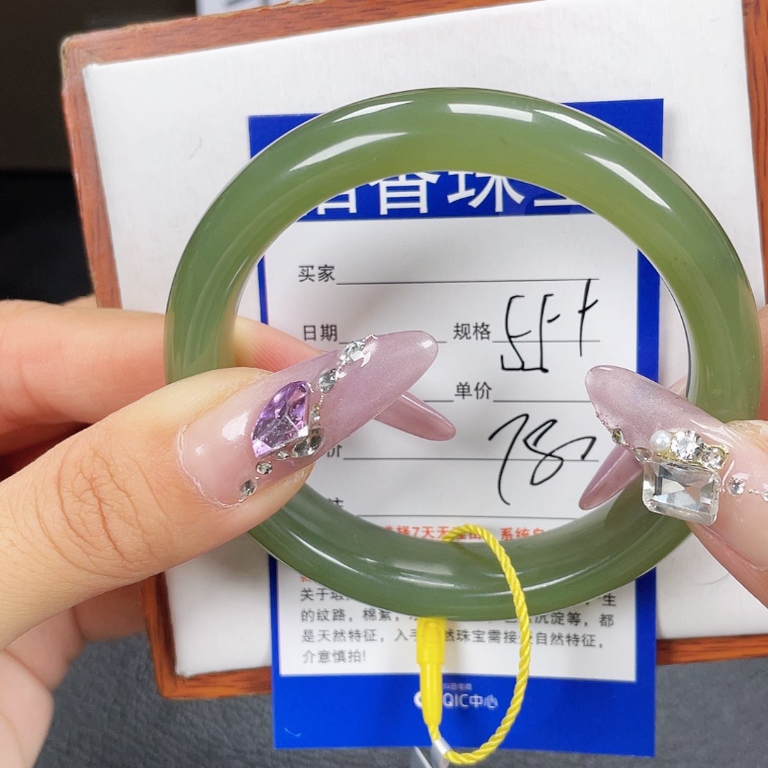 和田玉手镯未镶嵌