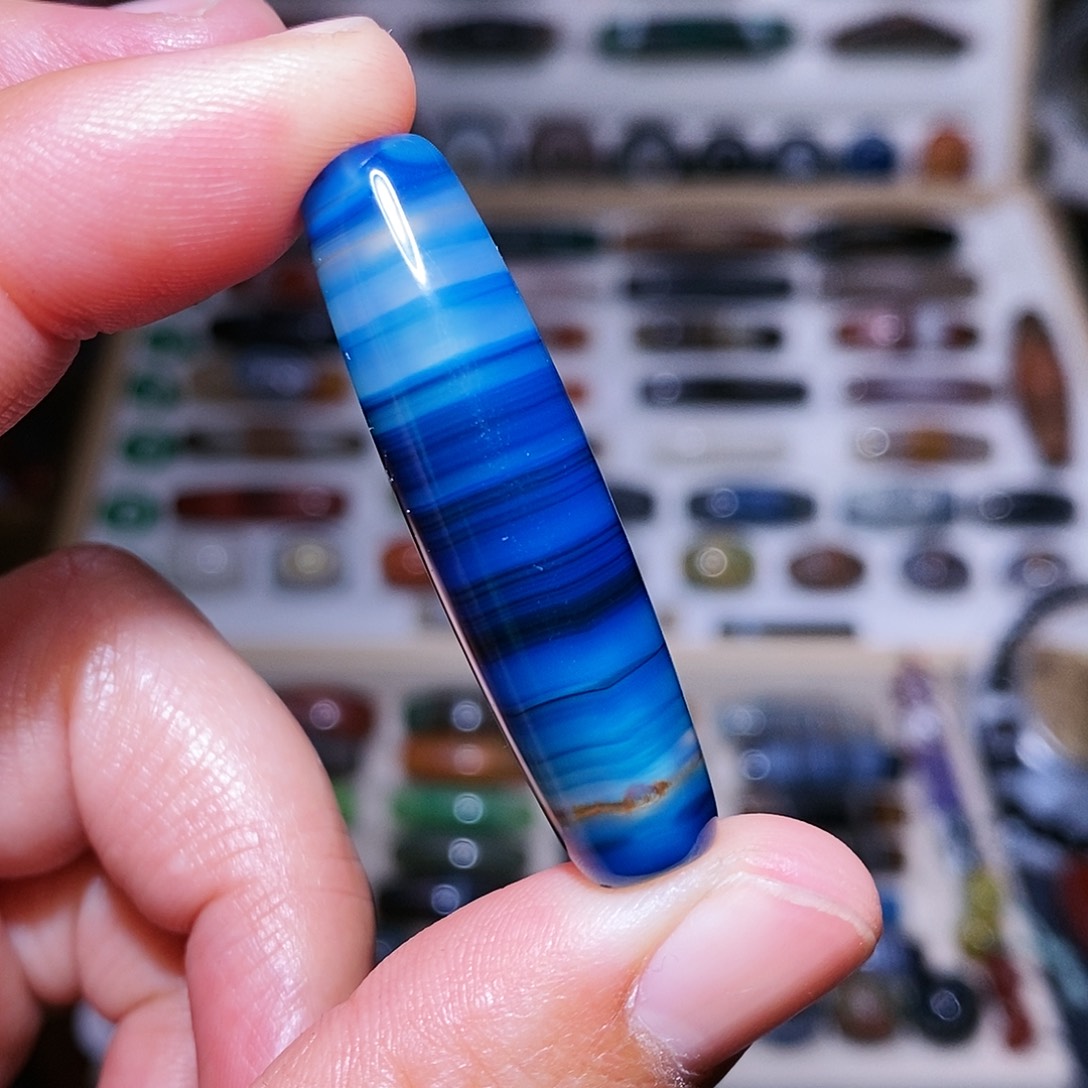 玛瑙吊坠未镶嵌孔歪