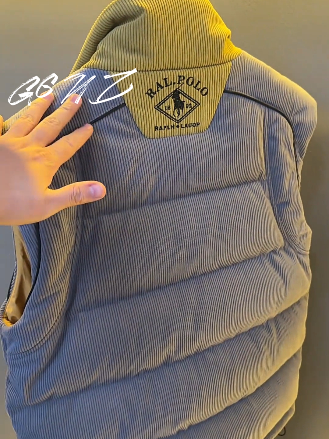 骑马轮镐-欧货2025秋冬新品马甲轻奢高端显瘦减龄时尚无袖上衣潮