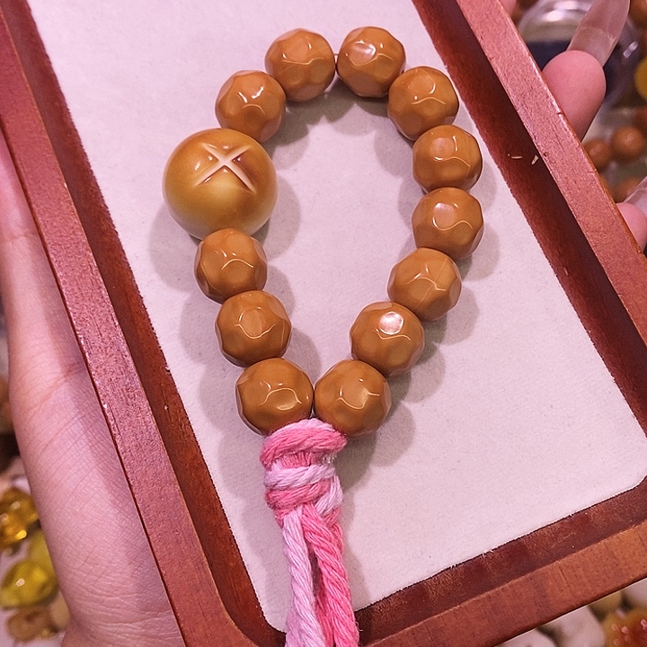 手串猴头核桃 微瑕奶酪小手持