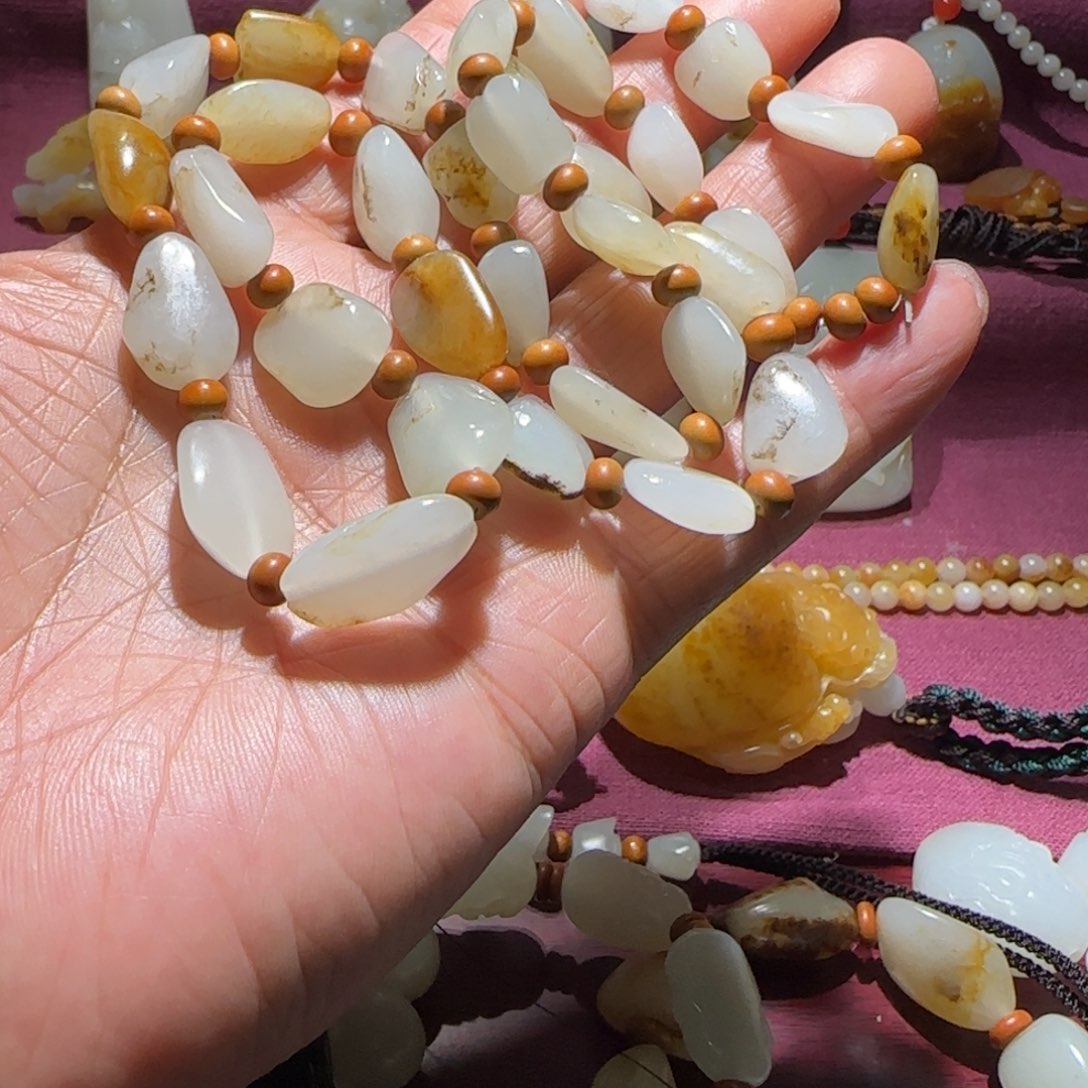 和田玉颈饰未镶嵌东**菊