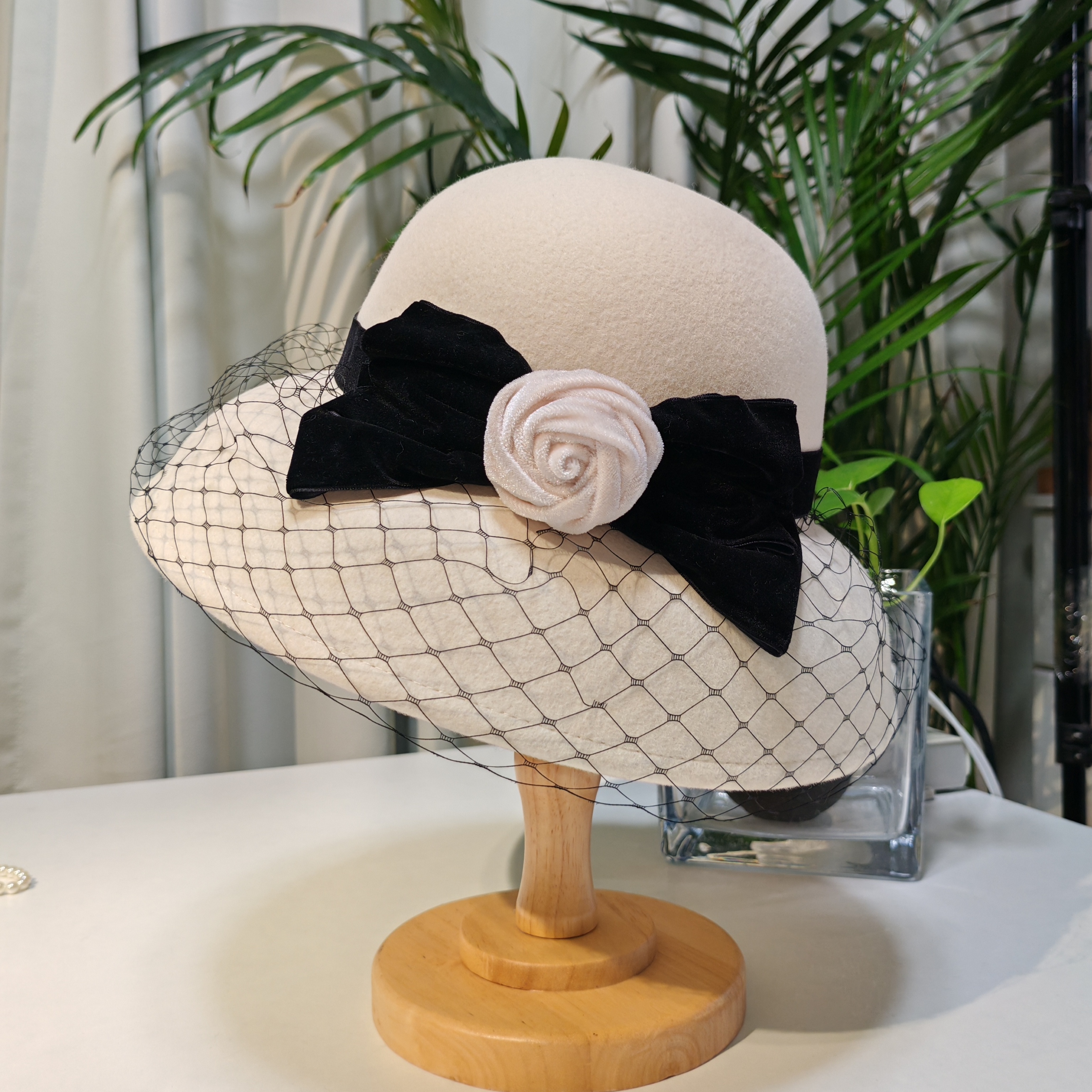 秋冬法式复古羊毛网纱花朵赫本帽名媛贵妇优雅显脸小灯罩渔夫帽子