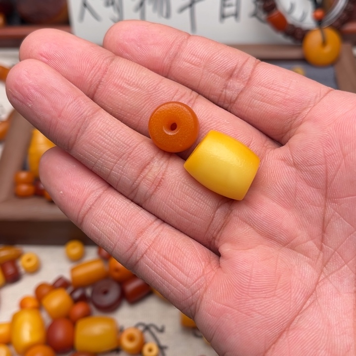 小***学琥珀未镶嵌裸石蜜蜡配饰