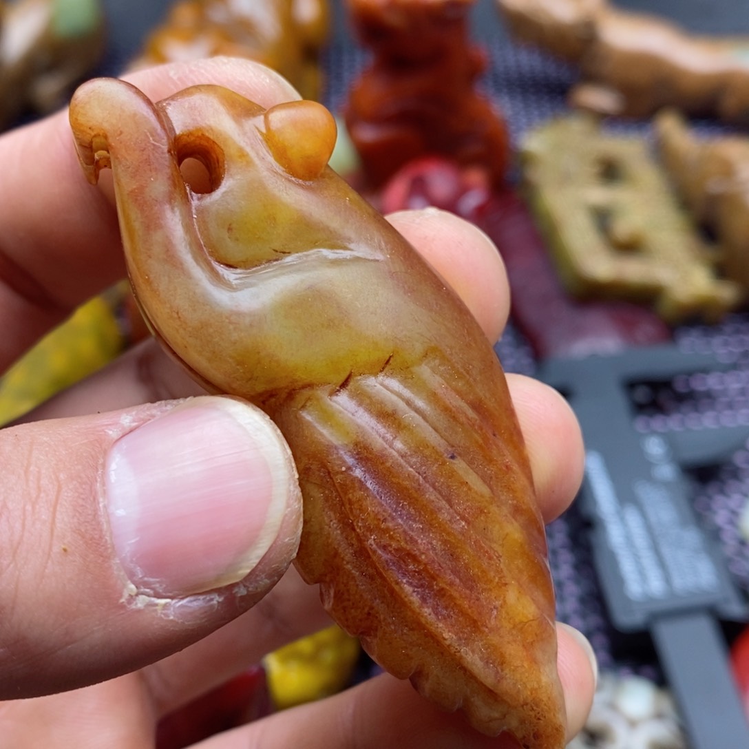 蛇纹石玉颈饰未镶嵌