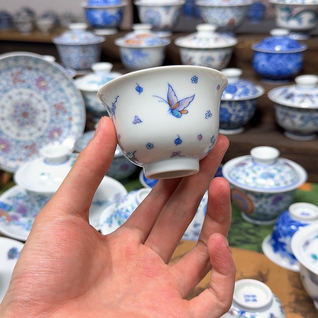 明逸堂斗彩蝶恋花铃铛杯