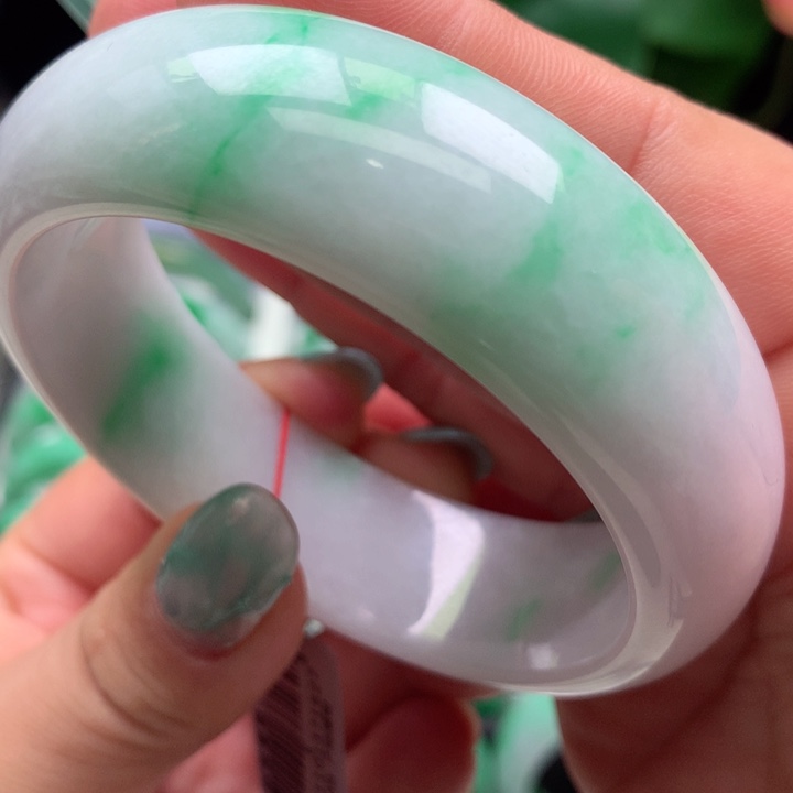 翡翠手镯未镶嵌57圈口