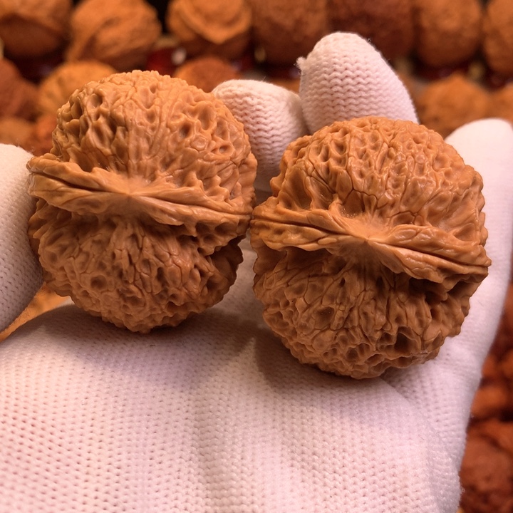 文玩核桃吊坠与**行45哦哦哦