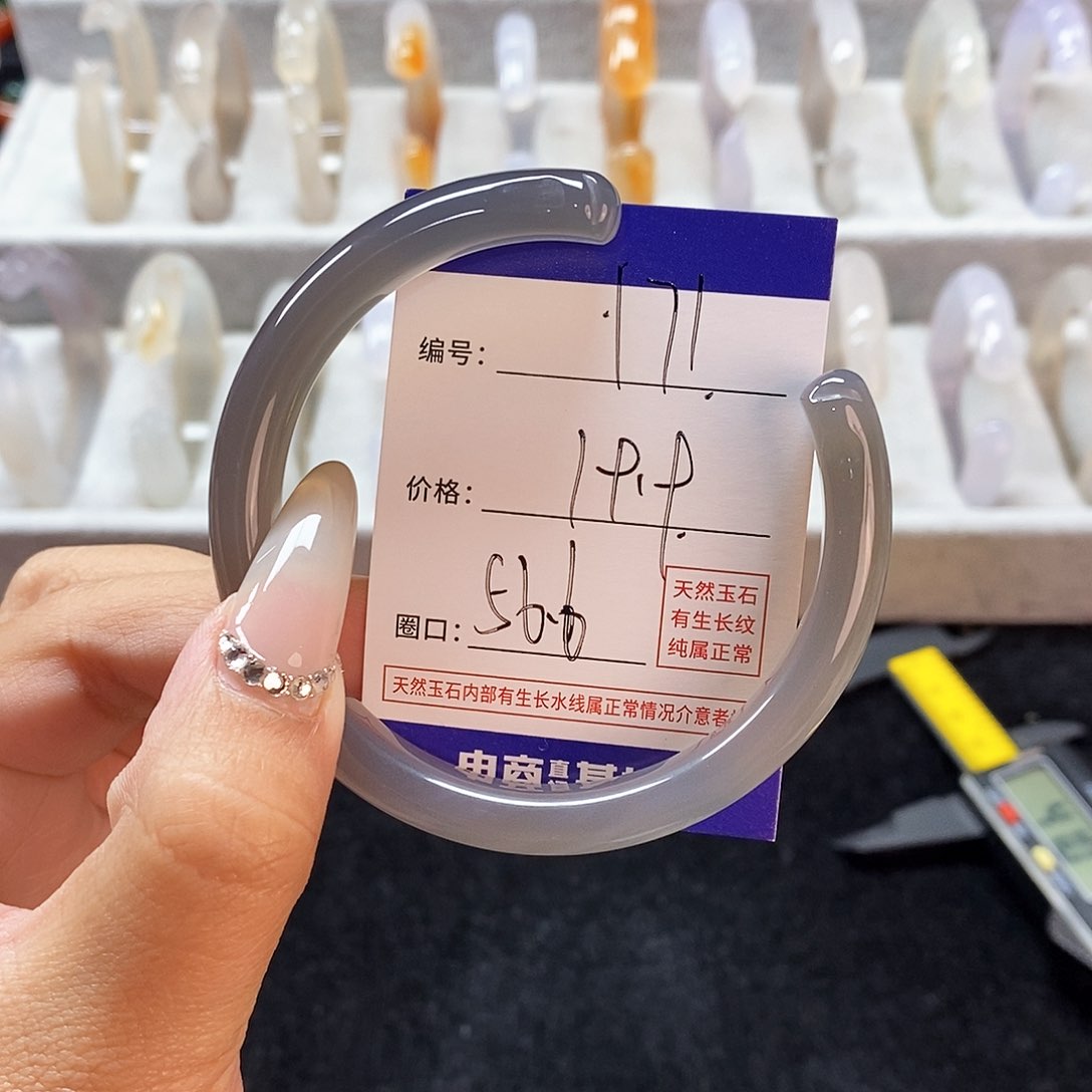 玛瑙/玉髓手镯未镶嵌171