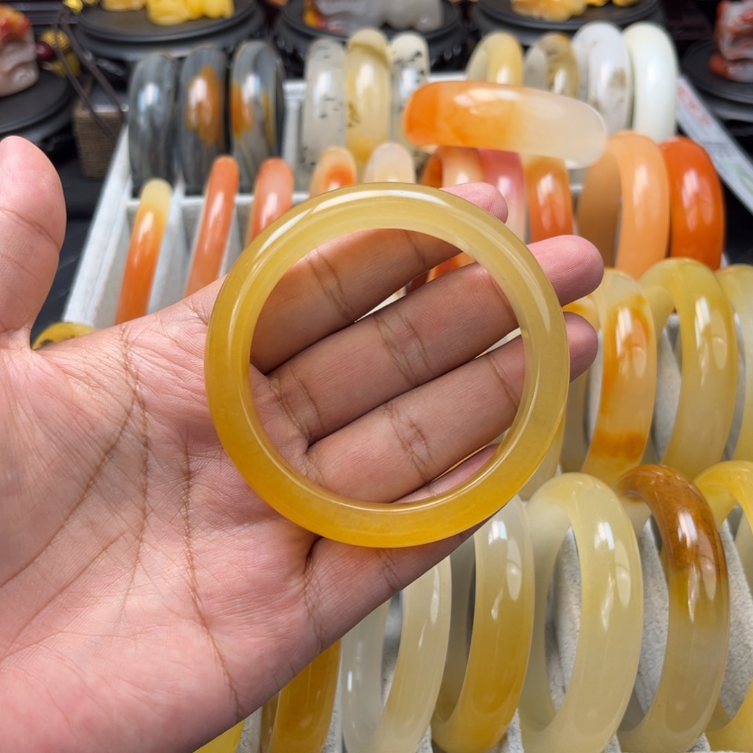 石英质玉（黄龙玉）手镯未镶嵌垚*?