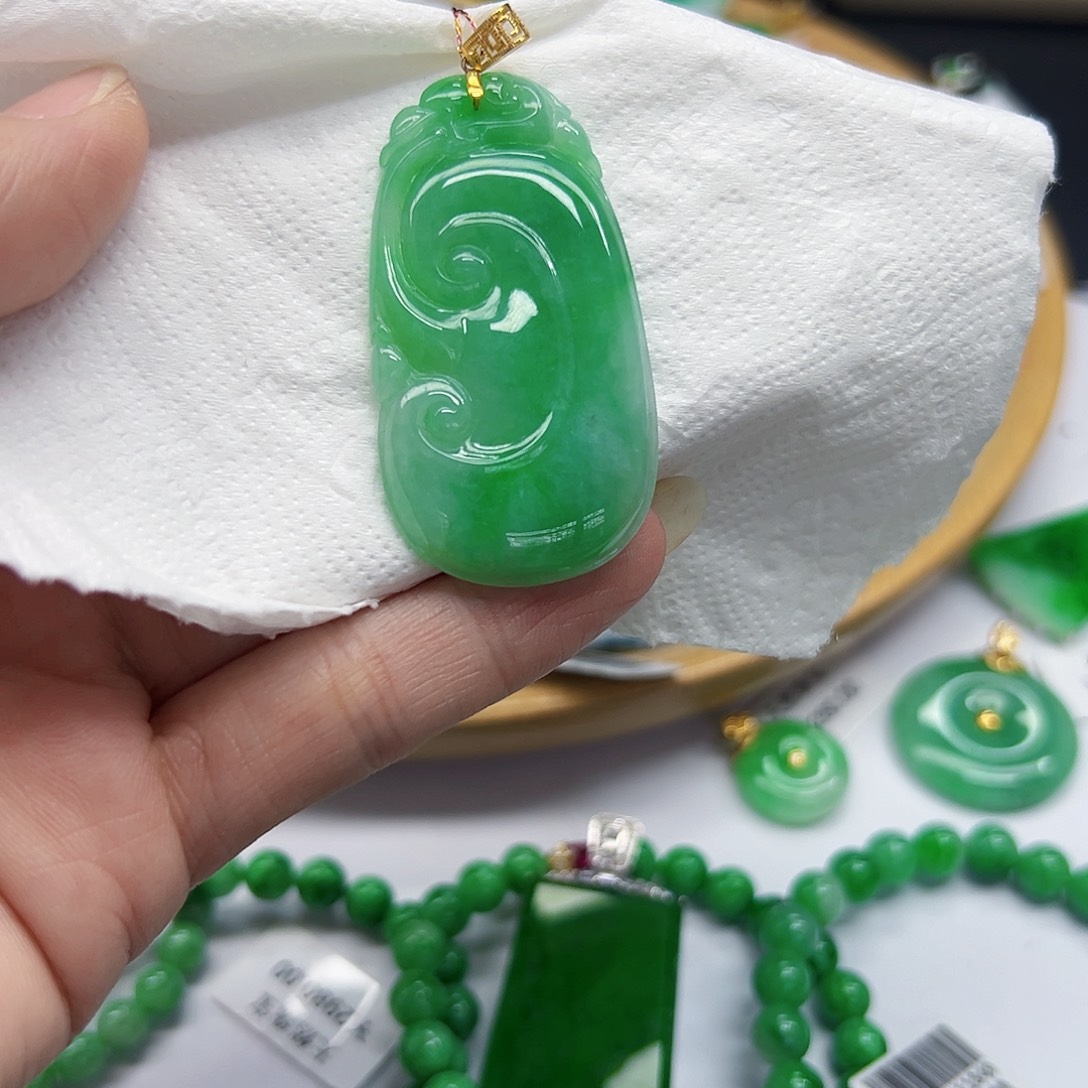 翡翠颈饰18K金镶嵌天然缅料A货一件