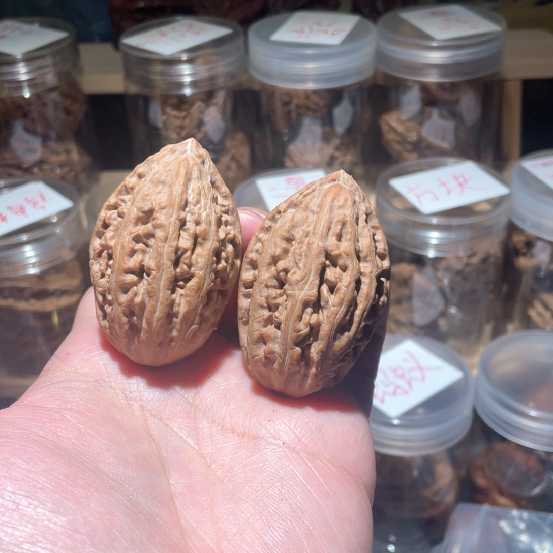 文玩核桃吊坠梭子……