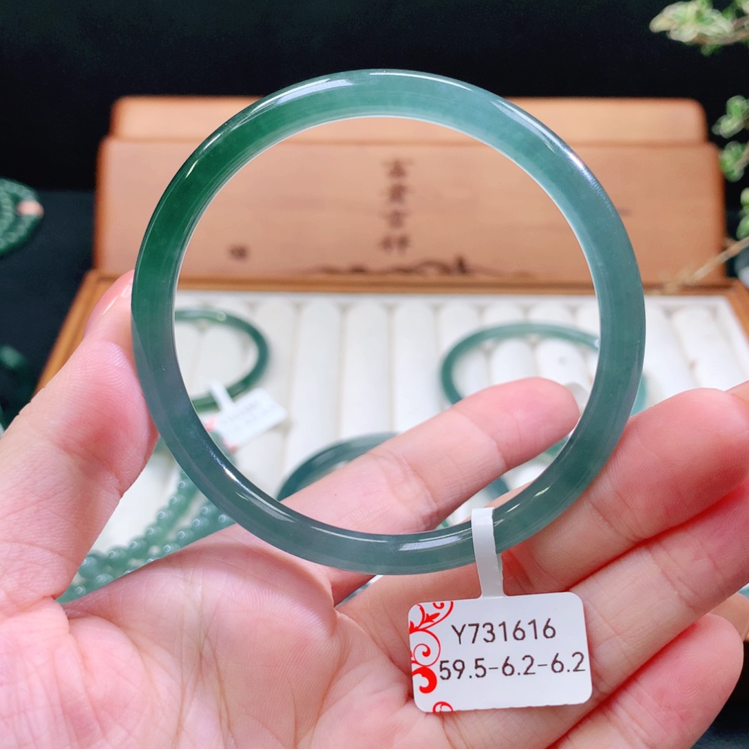 翡翠未镶嵌手镯天然